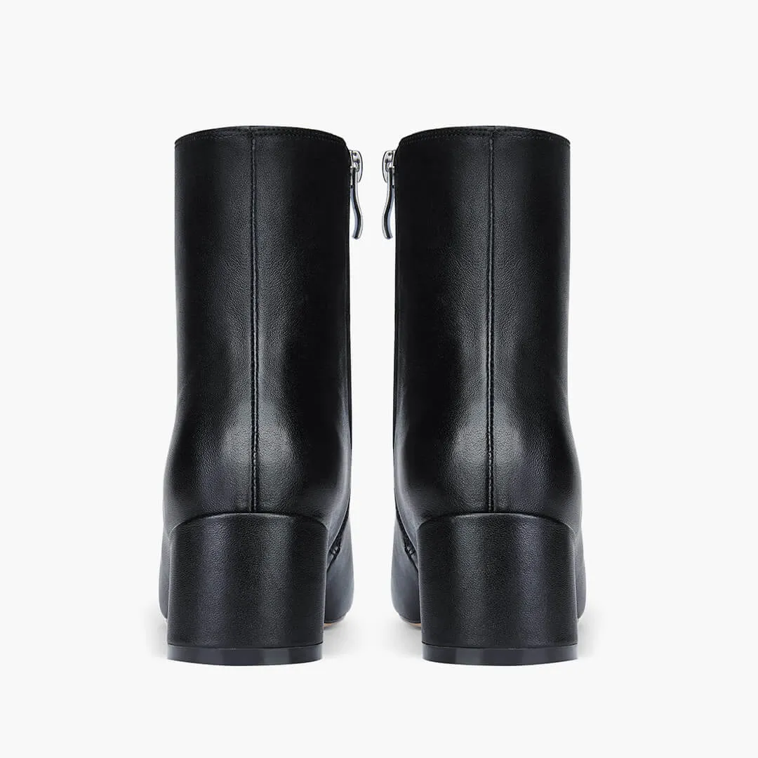 *AMATA - classic black ankle boots