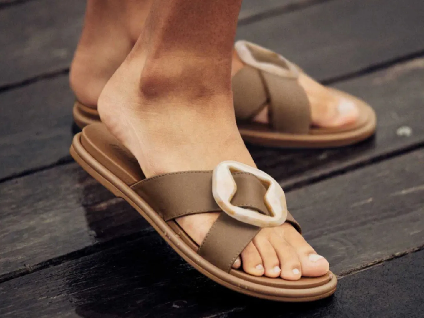 Olukai: La'I Slide