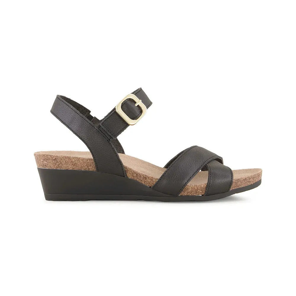 Throne Kitten Wedge (104121)