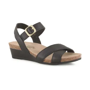 Throne Kitten Wedge (104121)