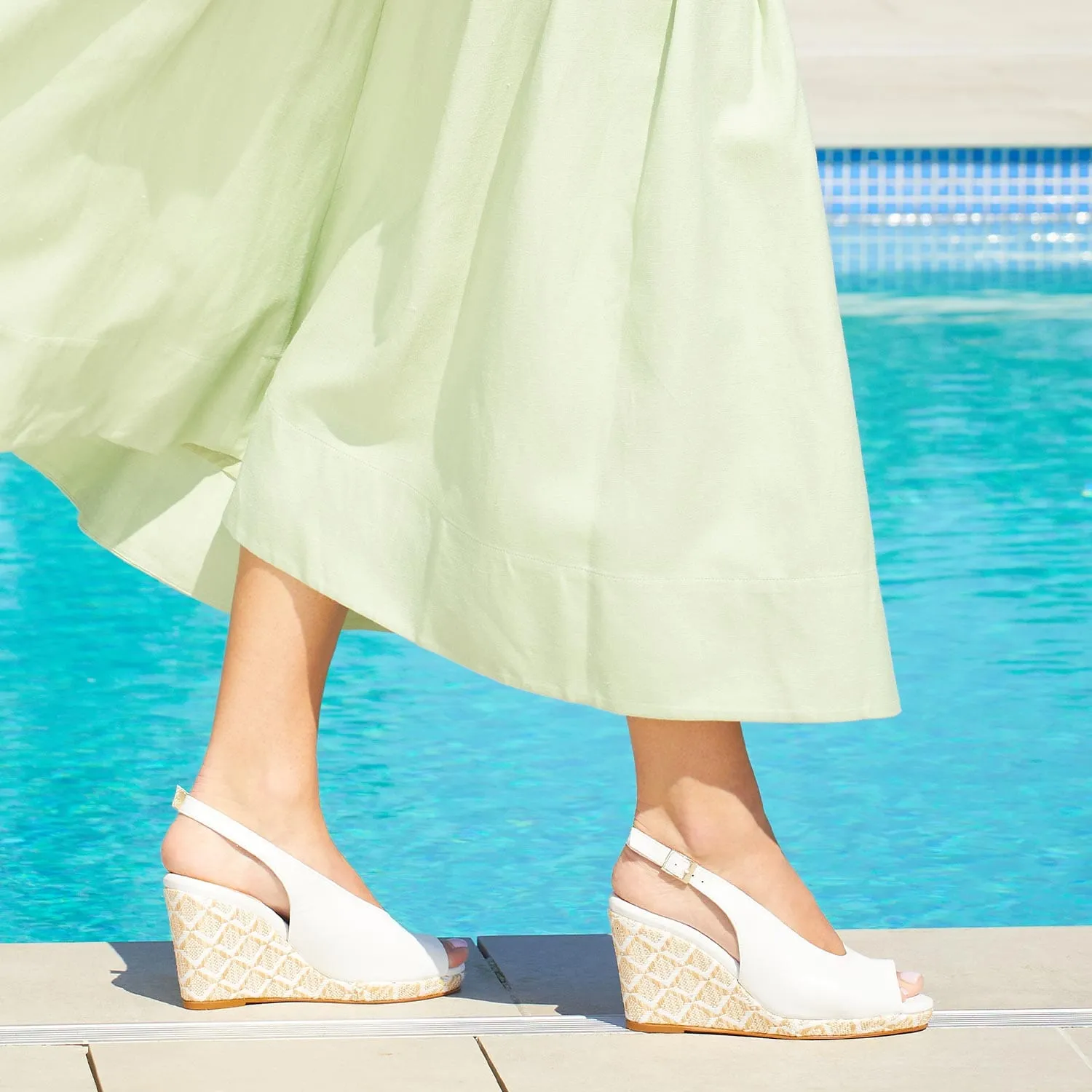Winnie: White Leather & Raffia